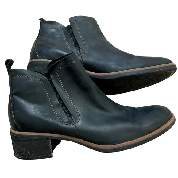 Korks Tea Black Leather Heeled Booties SZ 7.5 - Picture 2 of 9